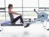 Une femme sur un rameur