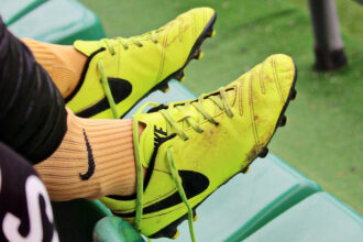 Crampons Nike : comment choisir le bon modèle selon votre terrain et votre profil ?