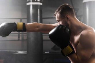 La boxe à domicile : un sport redoutablement efficace pour perdre du poids